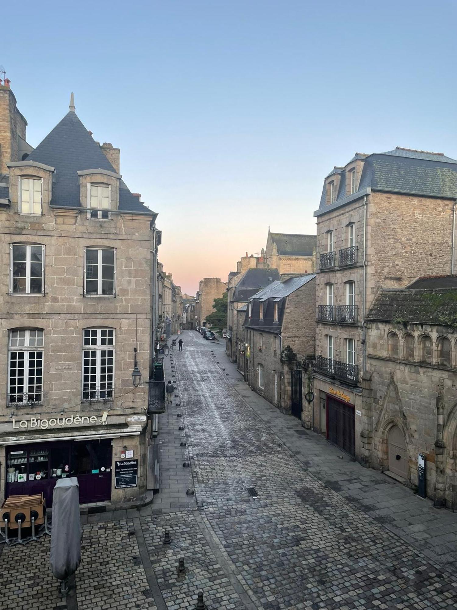Spacieux Appartement Au Coeur Du Centre Historique De Dinan Zewnętrze zdjęcie