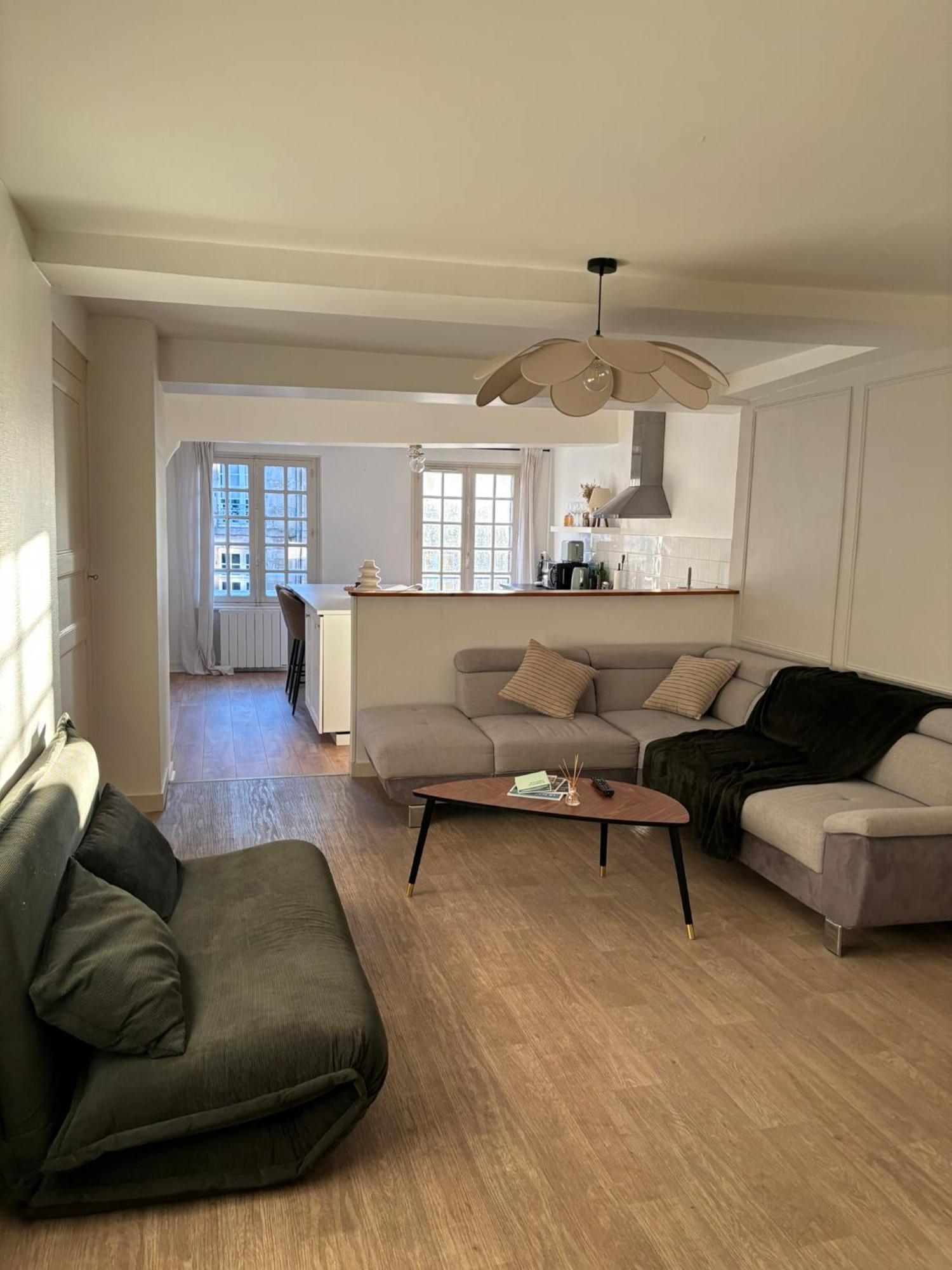 Spacieux Appartement Au Coeur Du Centre Historique De Dinan Zewnętrze zdjęcie